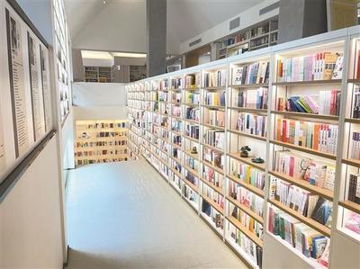 逛書香南苑·莞 邂逅“詩與遠(yuǎn)方”